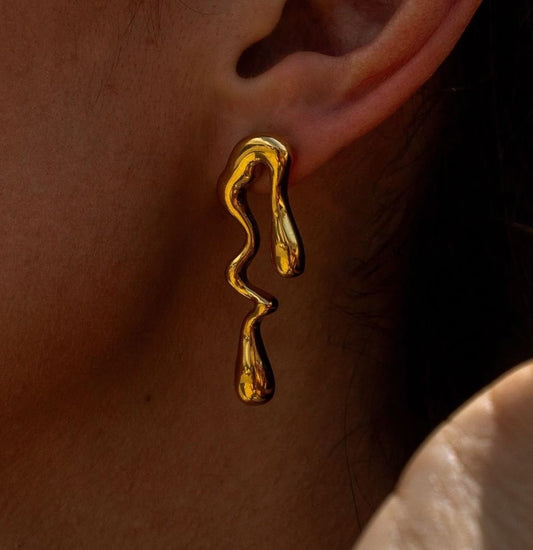 Melting gold earrings
