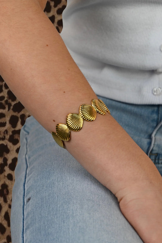 Golden shell bracelet
