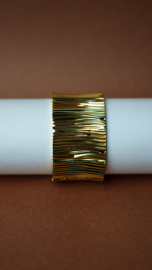 Golden trunk bracelet