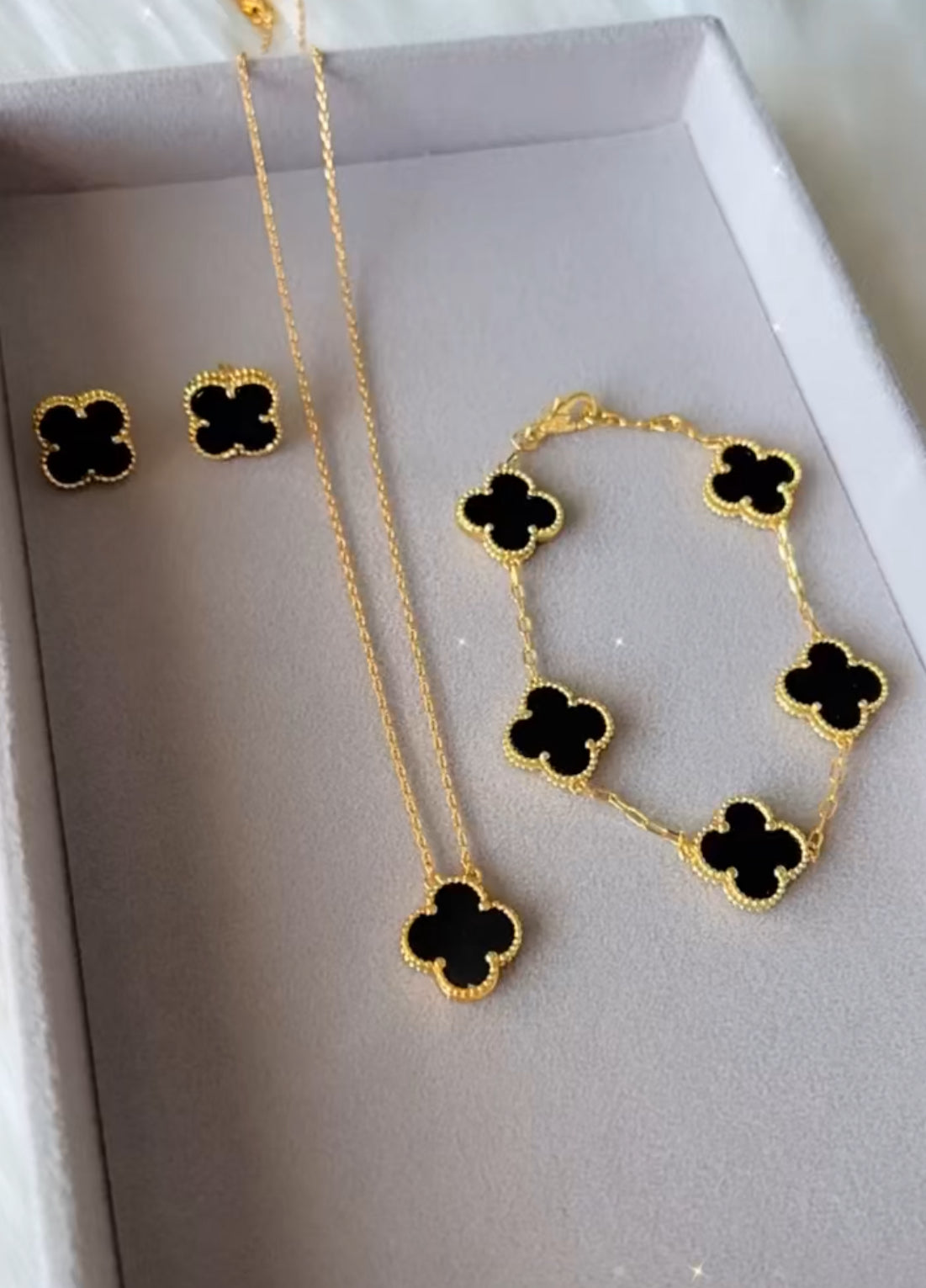 Clover charm necklace
