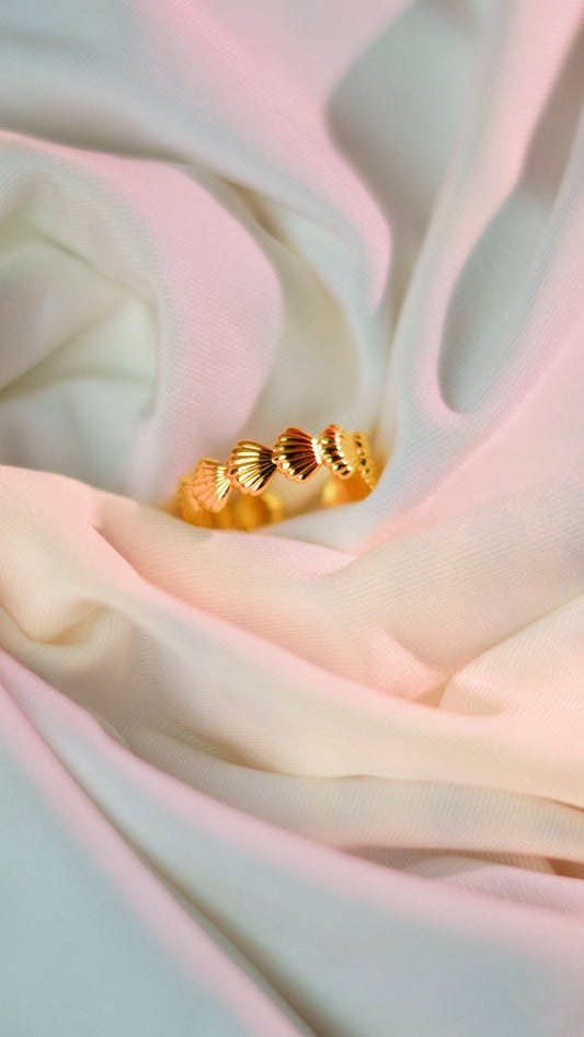 Golden shell ring