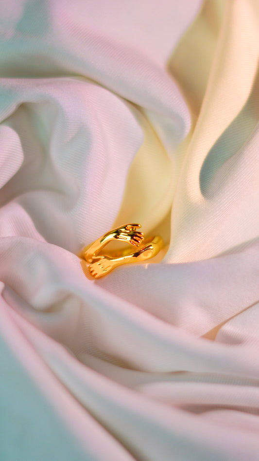 Love hug ring
